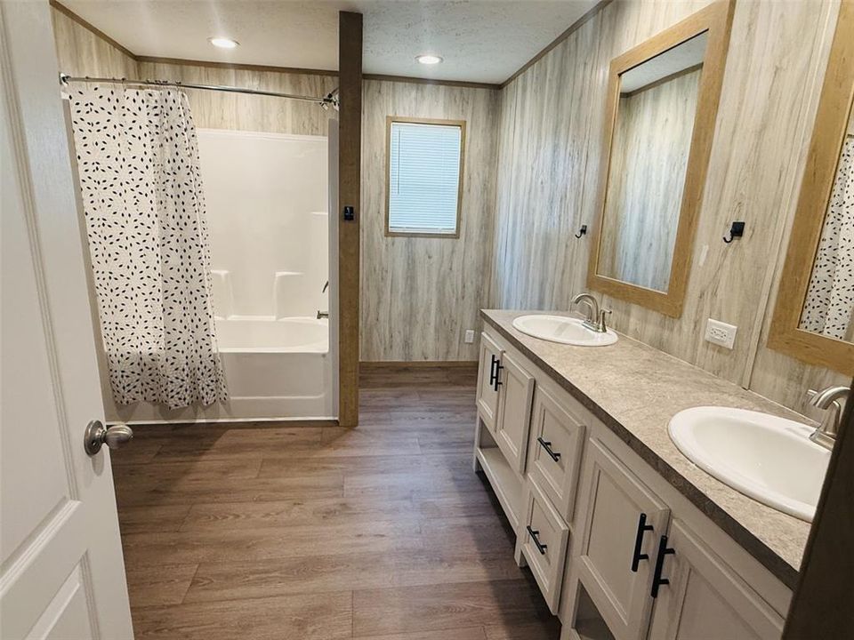 На продажу: $319,900 (4 спален, 2 ванн, 1904 Квадратных фут)
