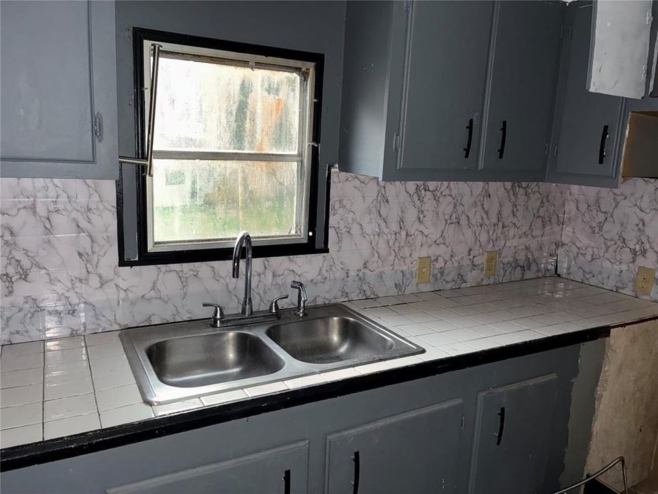 В аренду: $1,100 (2 спален, 2 ванн, 744 Квадратных фут)