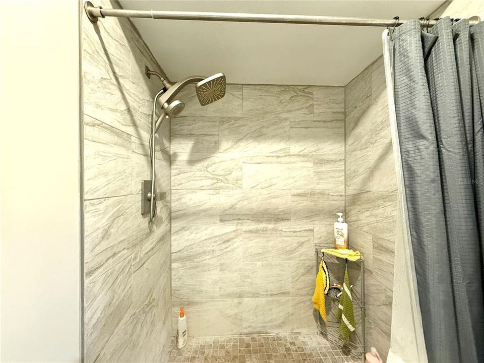На продажу: $279,900 (2 спален, 2 ванн, 1230 Квадратных фут)