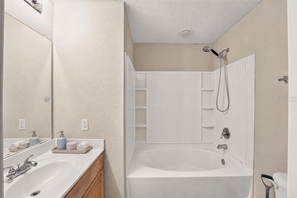 For Sale: $210,000 (3 beds, 3 baths, 1463 Square Feet)