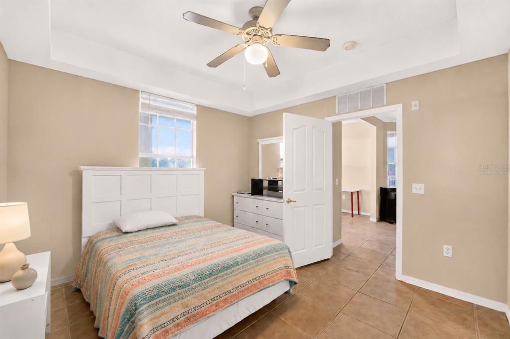 For Sale: $210,000 (3 beds, 3 baths, 1463 Square Feet)