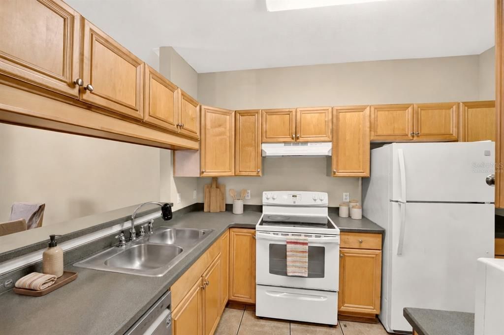 For Sale: $210,000 (3 beds, 3 baths, 1463 Square Feet)