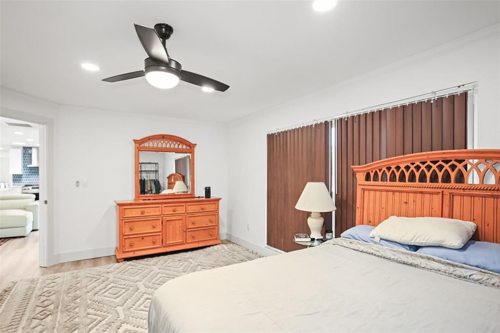 En Venta: $849,000 (4 camas, 2 baños, 2085 Pies cuadrados)