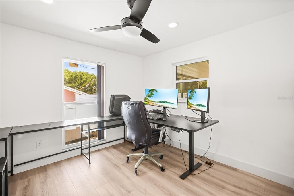 En Venta: $849,000 (4 camas, 2 baños, 2085 Pies cuadrados)