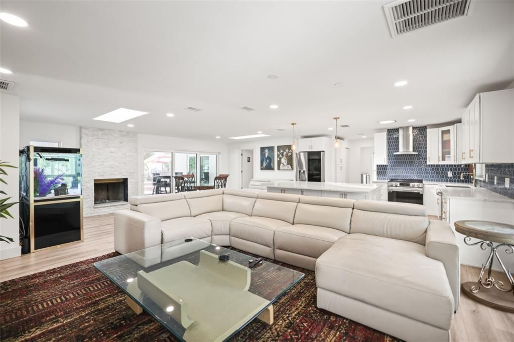 En Venta: $849,000 (4 camas, 2 baños, 2085 Pies cuadrados)