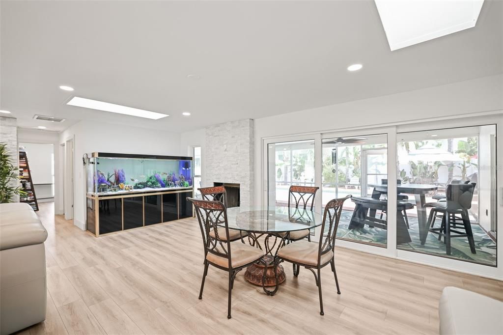 En Venta: $849,000 (4 camas, 2 baños, 2085 Pies cuadrados)