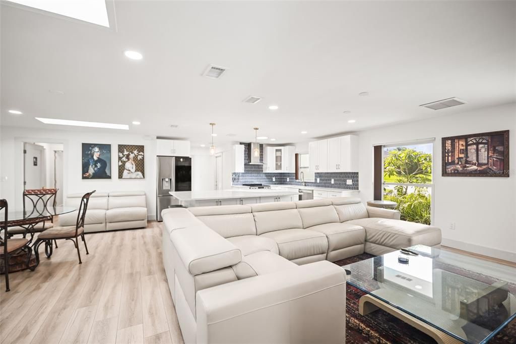 En Venta: $849,000 (4 camas, 2 baños, 2085 Pies cuadrados)