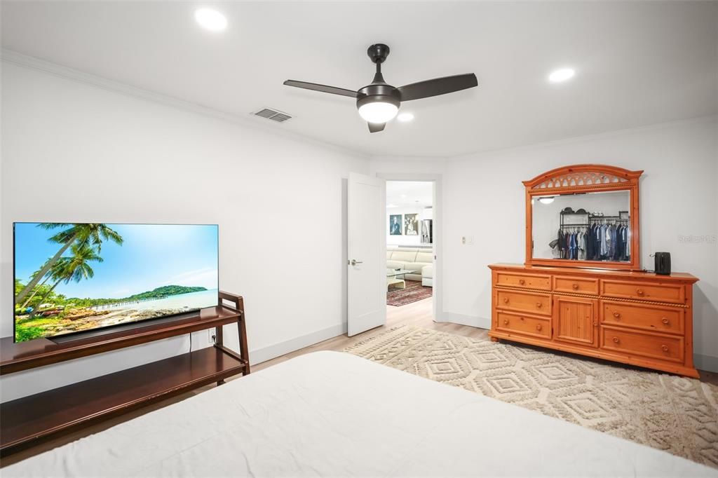 En Venta: $849,000 (4 camas, 2 baños, 2085 Pies cuadrados)