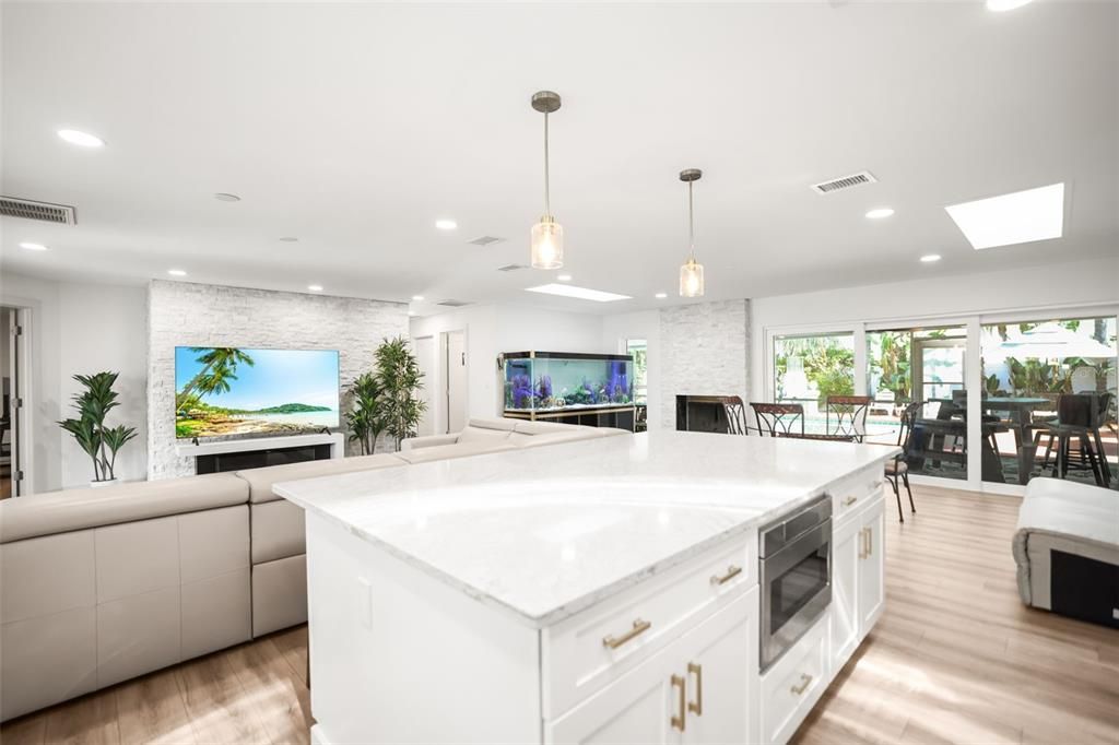 En Venta: $849,000 (4 camas, 2 baños, 2085 Pies cuadrados)
