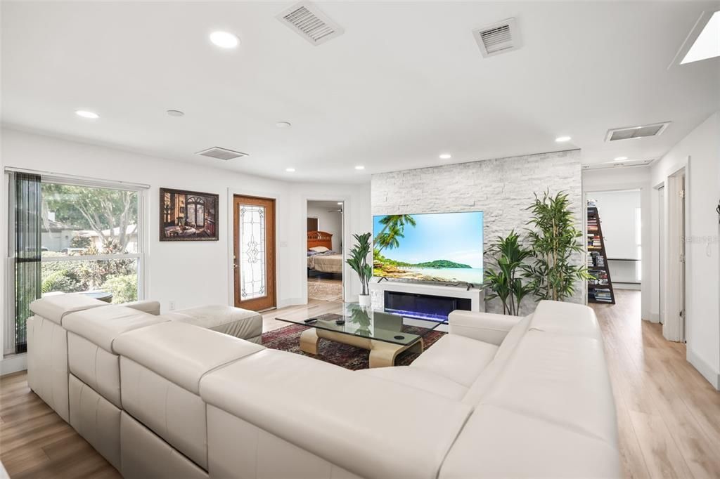 En Venta: $849,000 (4 camas, 2 baños, 2085 Pies cuadrados)