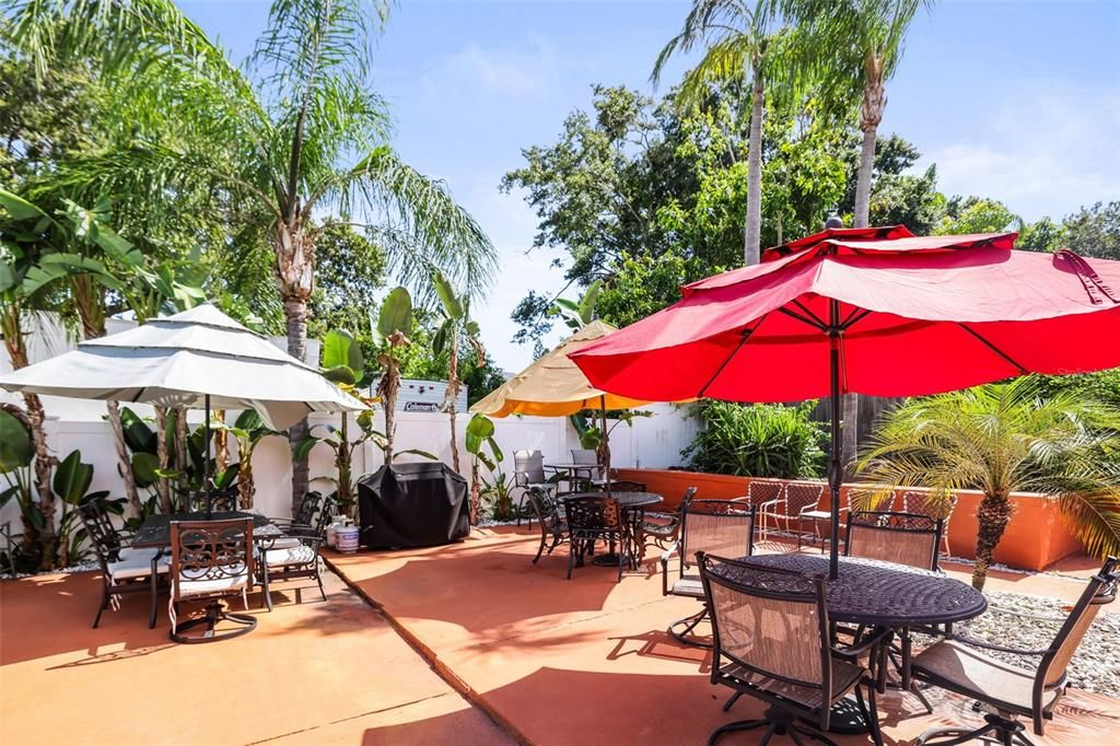 En Venta: $849,000 (4 camas, 2 baños, 2085 Pies cuadrados)