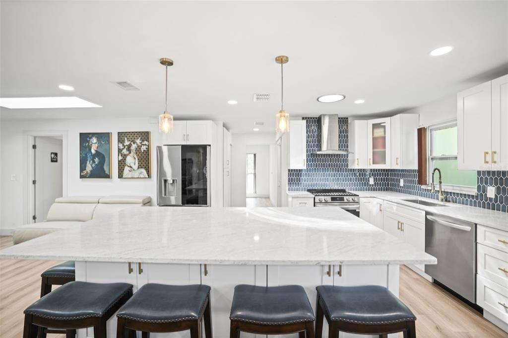 En Venta: $849,000 (4 camas, 2 baños, 2085 Pies cuadrados)