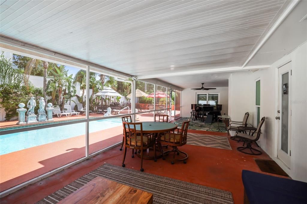 En Venta: $849,000 (4 camas, 2 baños, 2085 Pies cuadrados)