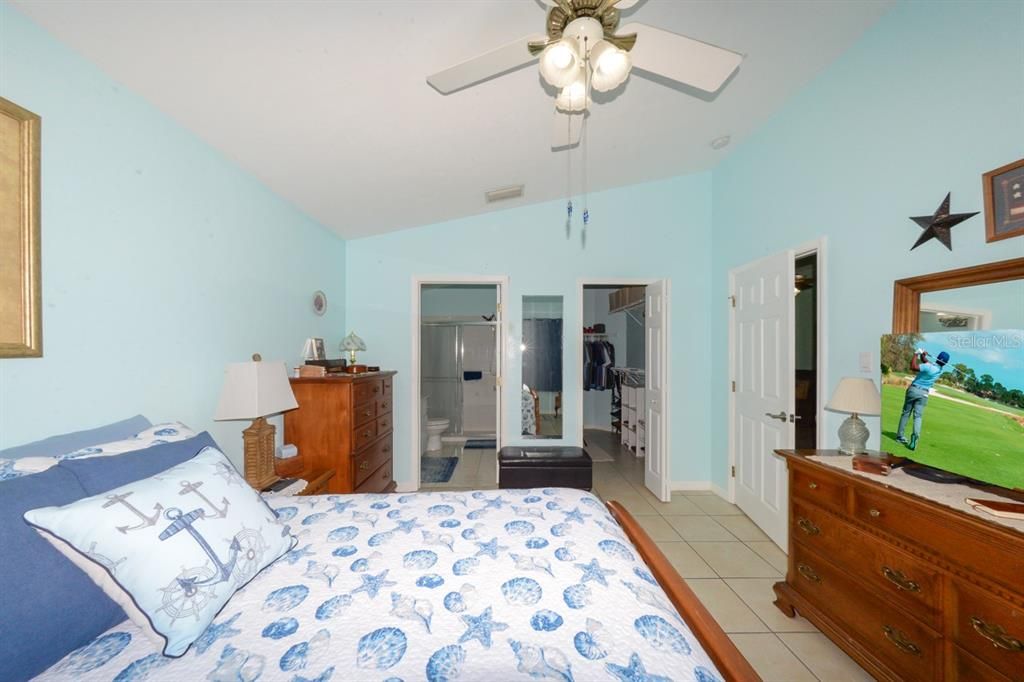 En Venta: $242,500 (3 camas, 2 baños, 1380 Pies cuadrados)