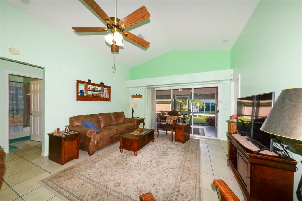 En Venta: $242,500 (3 camas, 2 baños, 1380 Pies cuadrados)
