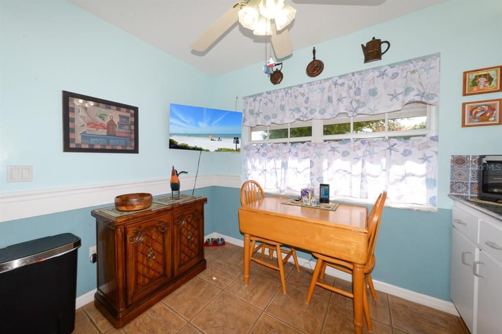 En Venta: $242,500 (3 camas, 2 baños, 1380 Pies cuadrados)