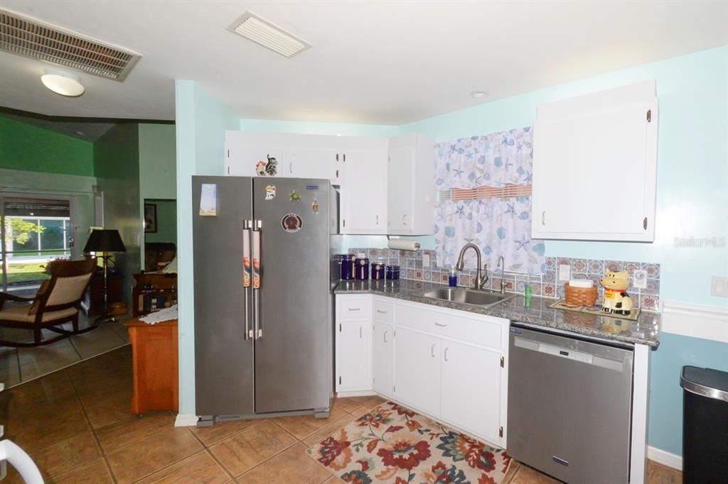 En Venta: $242,500 (3 camas, 2 baños, 1380 Pies cuadrados)