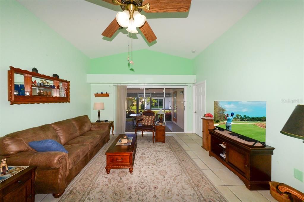En Venta: $242,500 (3 camas, 2 baños, 1380 Pies cuadrados)