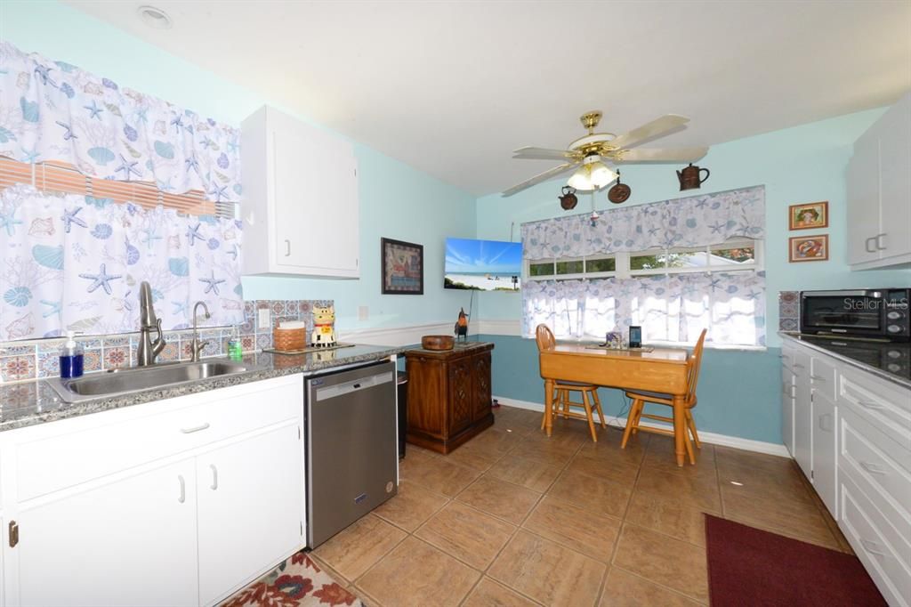 En Venta: $242,500 (3 camas, 2 baños, 1380 Pies cuadrados)