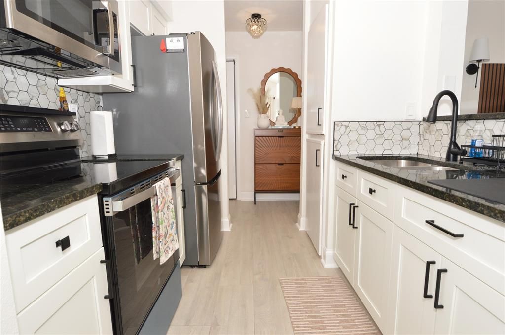 В аренду: $2,000 (1 спален, 1 ванн, 625 Квадратных фут)