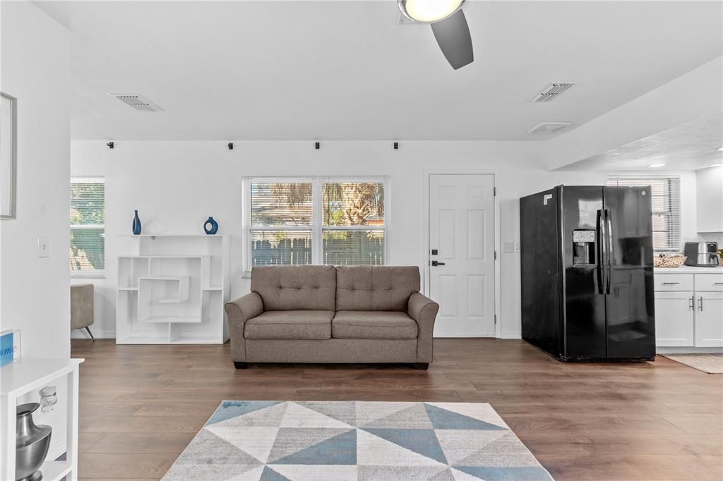 En Venta: $485,000 (4 camas, 3 baños, 1612 Pies cuadrados)