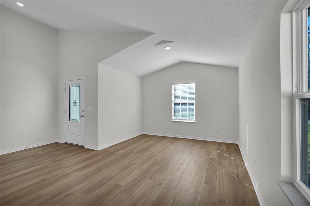На продажу: $359,900 (4 спален, 2 ванн, 1845 Квадратных фут)