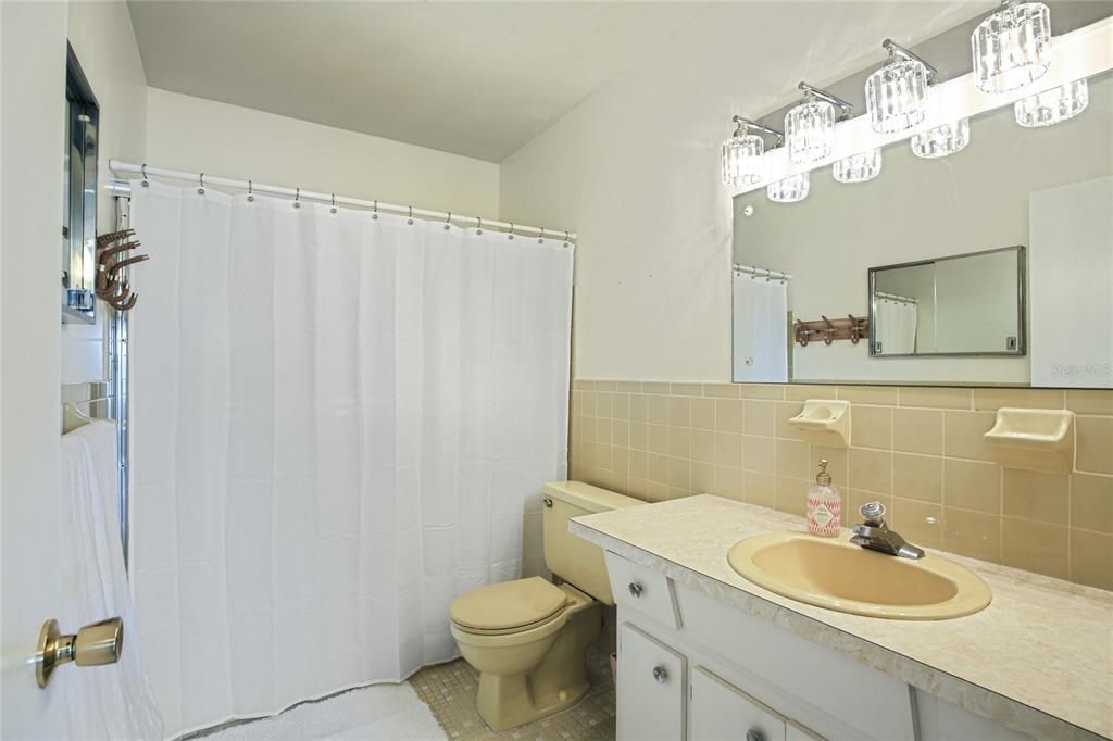 En Venta: $269,000 (2 camas, 2 baños, 1400 Pies cuadrados)