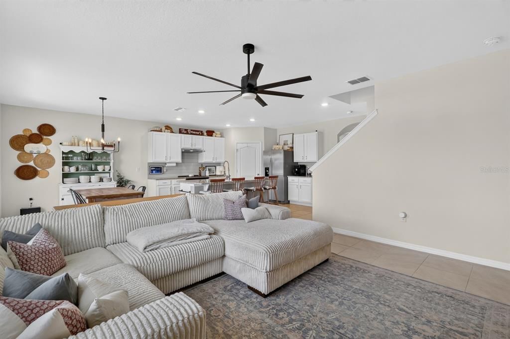 En Venta: $365,000 (5 camas, 3 baños, 2696 Pies cuadrados)