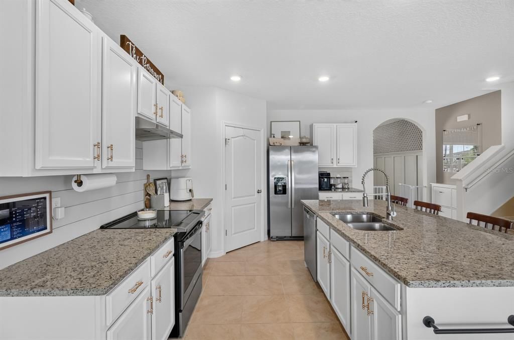 En Venta: $365,000 (5 camas, 3 baños, 2696 Pies cuadrados)