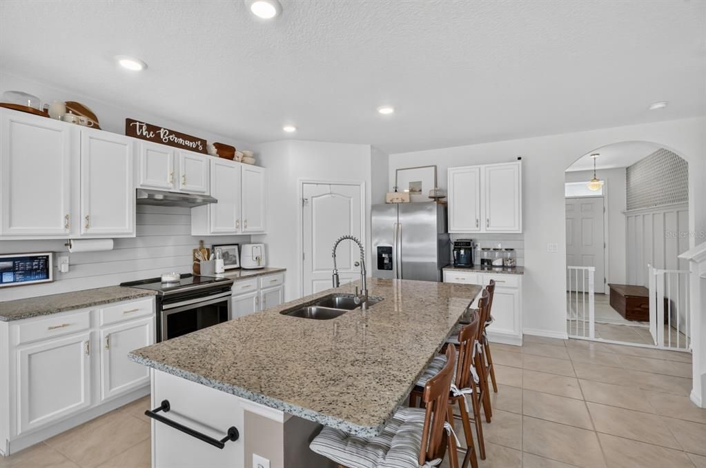 En Venta: $365,000 (5 camas, 3 baños, 2696 Pies cuadrados)