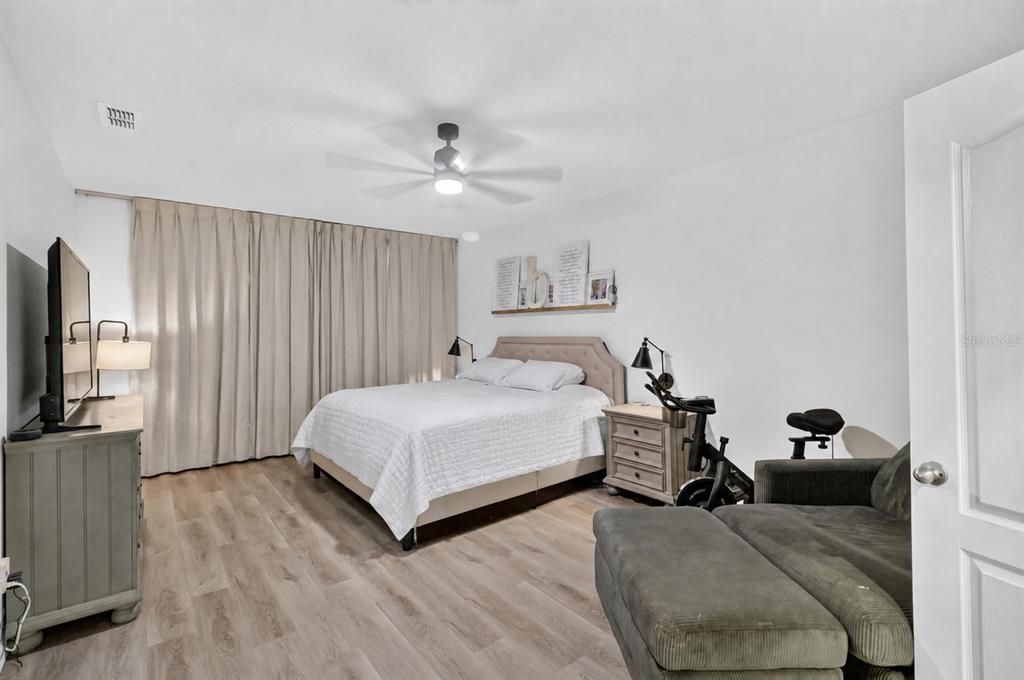 En Venta: $365,000 (5 camas, 3 baños, 2696 Pies cuadrados)