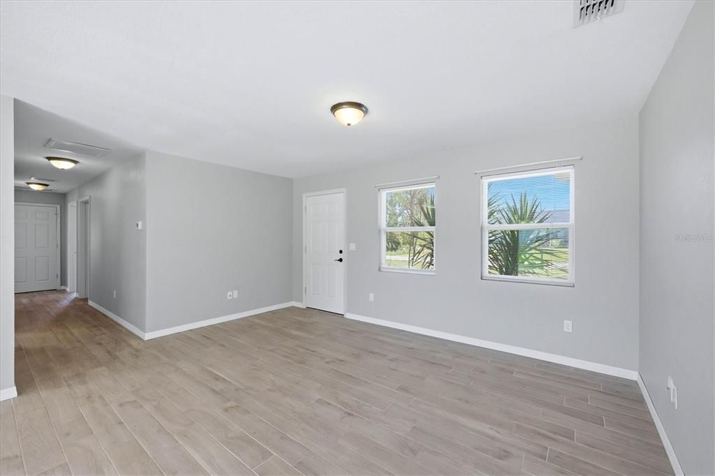 For Sale: $279,000 (3 beds, 2 baths, 1112 Square Feet)
