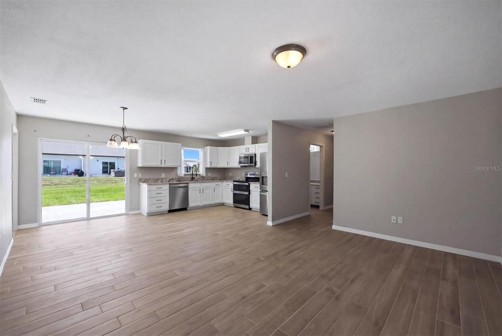 For Sale: $279,000 (3 beds, 2 baths, 1112 Square Feet)