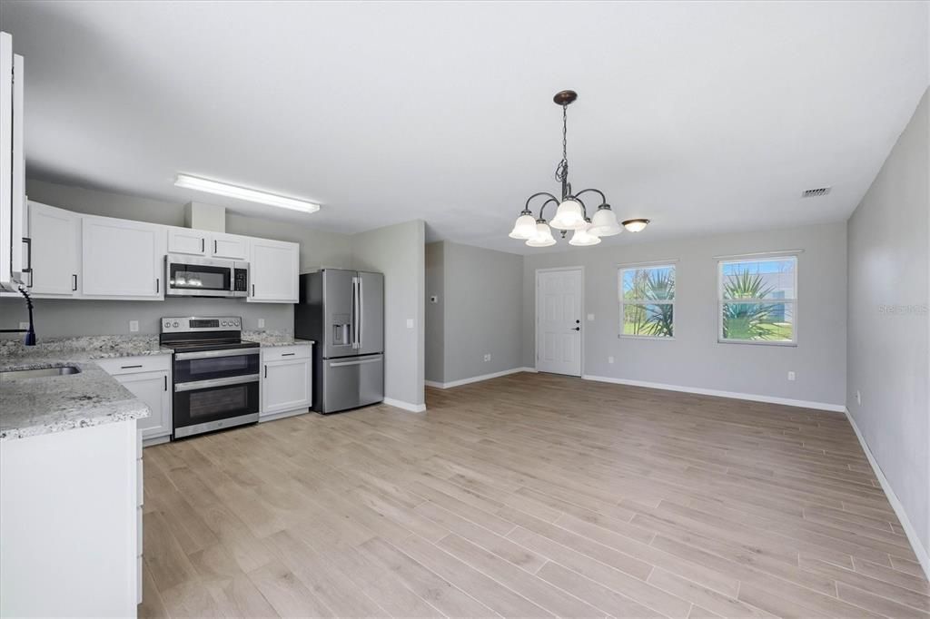 For Sale: $279,000 (3 beds, 2 baths, 1112 Square Feet)