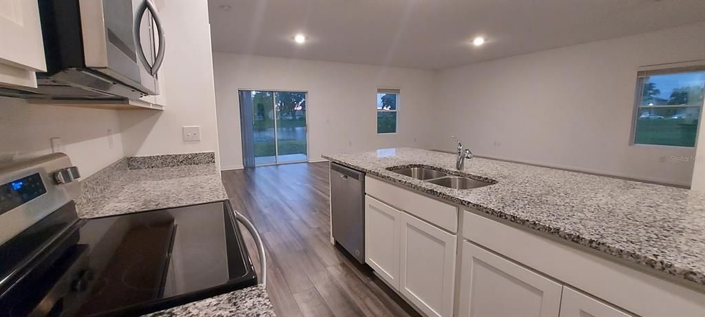 En Venta: $339,900 (4 camas, 2 baños, 1926 Pies cuadrados)