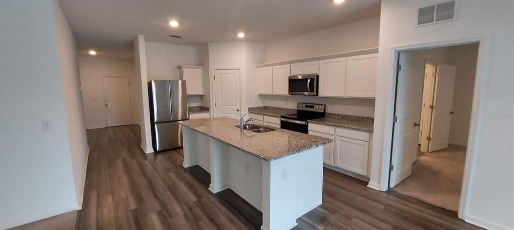 En Venta: $339,900 (4 camas, 2 baños, 1926 Pies cuadrados)