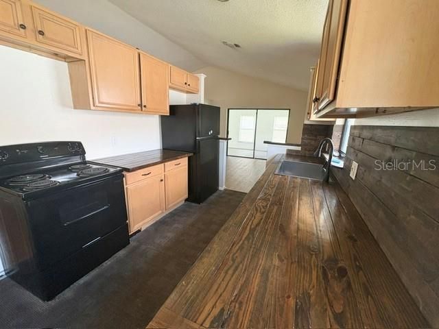 В аренду: $2,395 (4 спален, 2 ванн, 1662 Квадратных фут)
