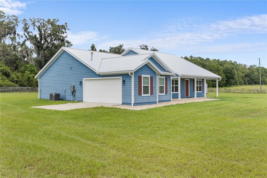 For Sale: $499,900 (3 beds, 2 baths, 1902 Square Feet)