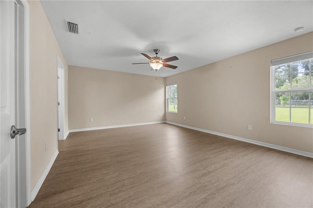 For Sale: $499,900 (3 beds, 2 baths, 1902 Square Feet)