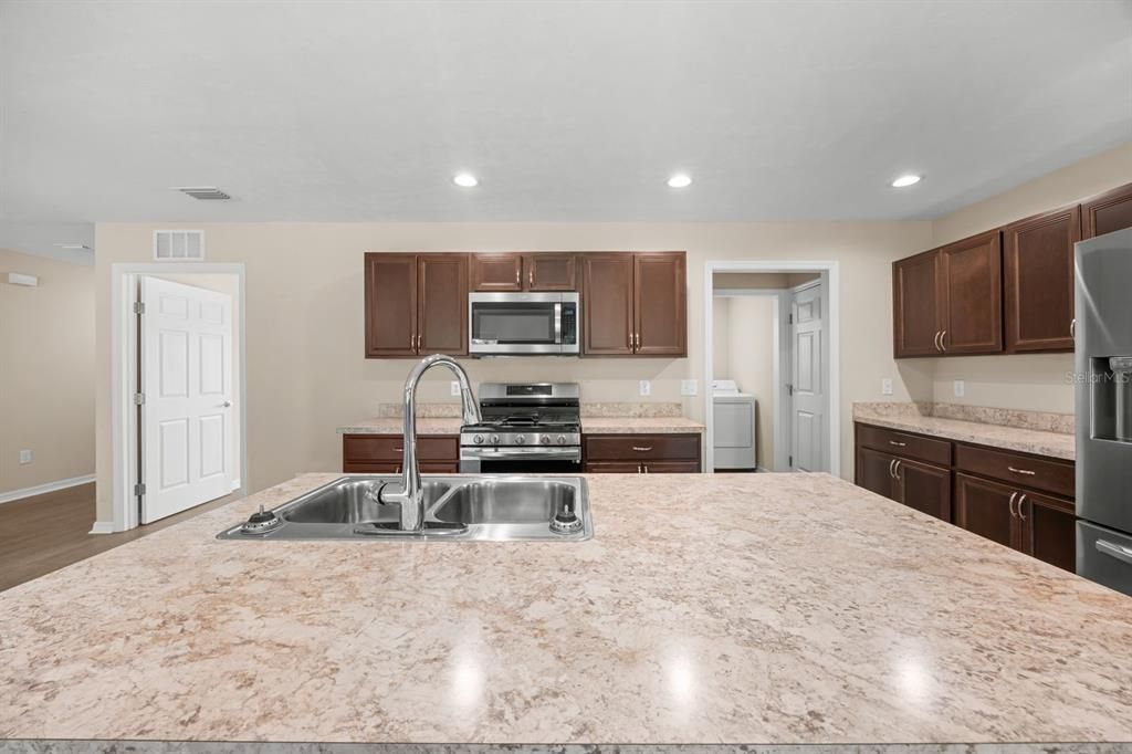For Sale: $499,900 (3 beds, 2 baths, 1902 Square Feet)
