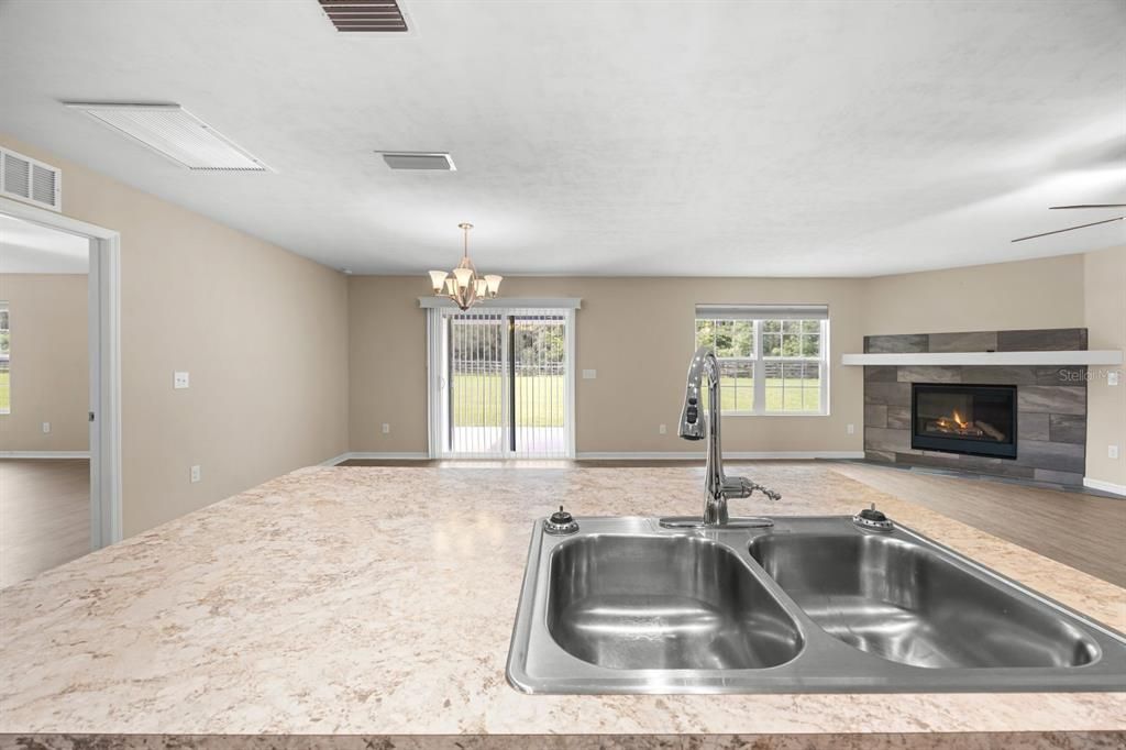 For Sale: $499,900 (3 beds, 2 baths, 1902 Square Feet)