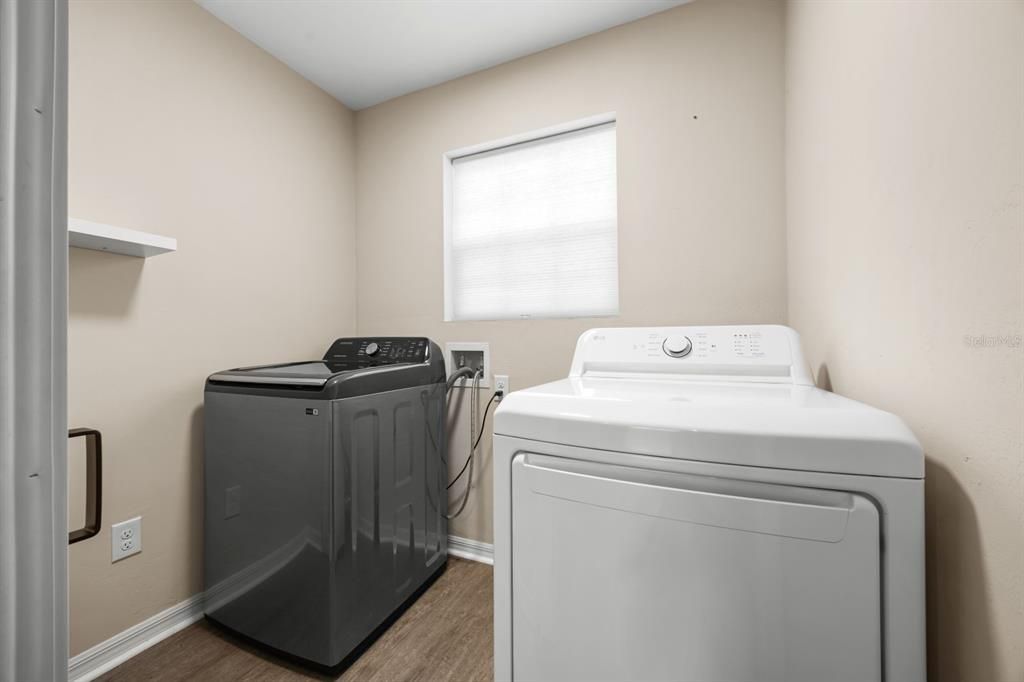 For Sale: $499,900 (3 beds, 2 baths, 1902 Square Feet)