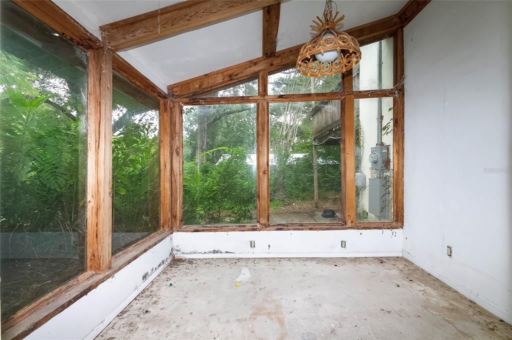 На продажу: $99,990 (4 спален, 3 ванн, 1687 Квадратных фут)