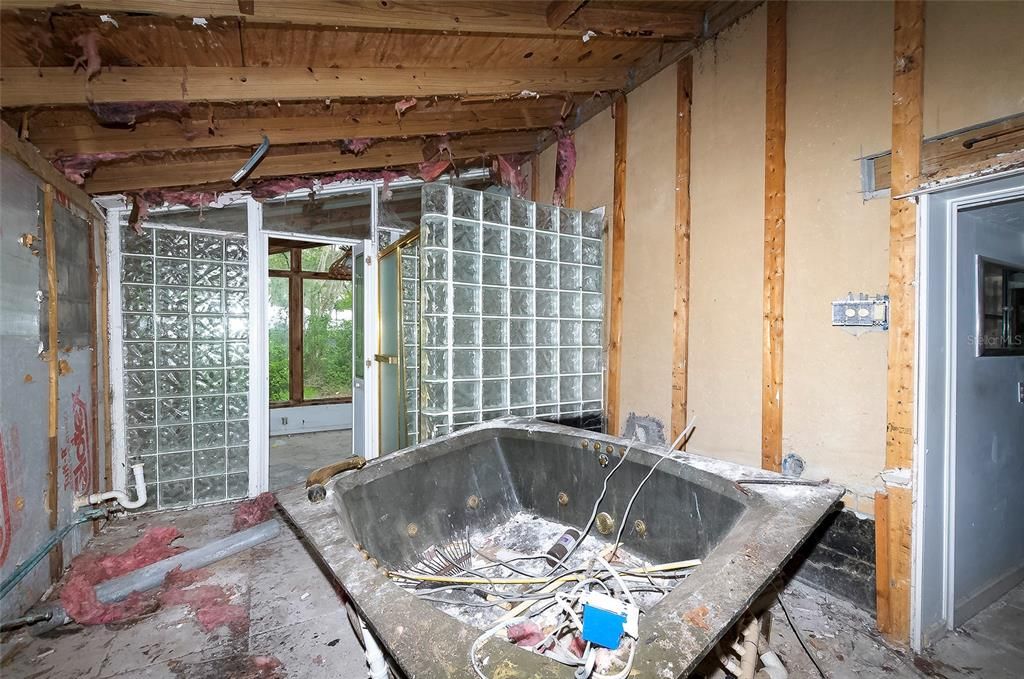 На продажу: $99,990 (4 спален, 3 ванн, 1687 Квадратных фут)