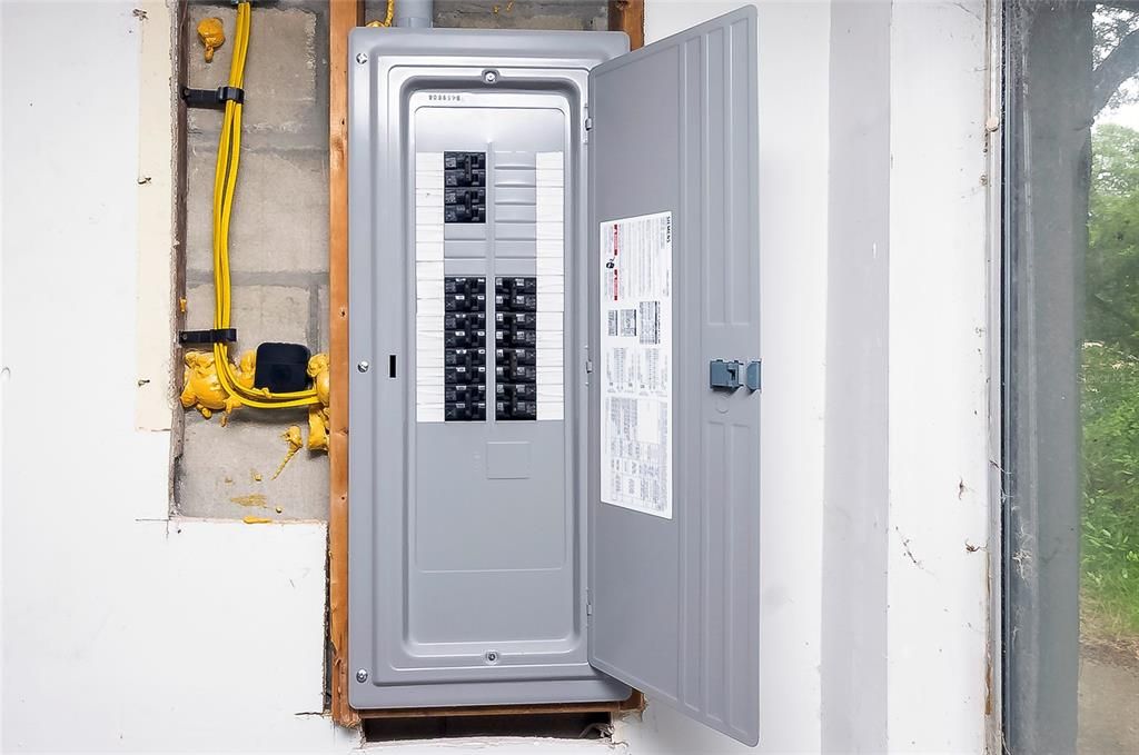 На продажу: $99,990 (4 спален, 3 ванн, 1687 Квадратных фут)