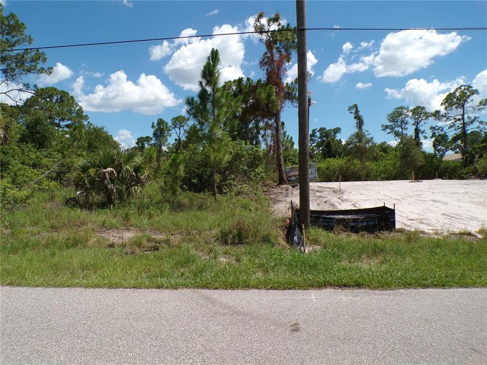 На продажу: $19,990 (0.23 acres)