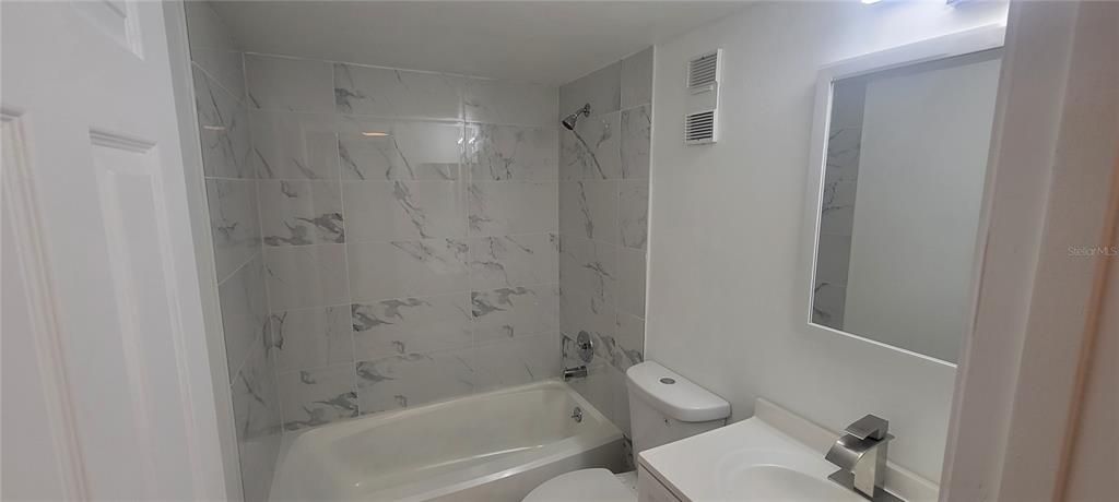 В аренду: $1,700 (2 спален, 2 ванн, 897 Квадратных фут)
