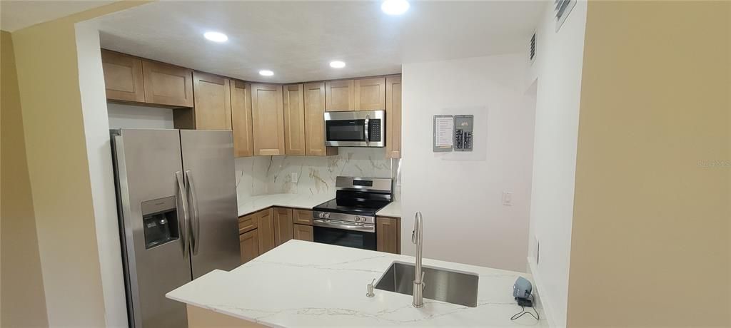 В аренду: $1,700 (2 спален, 2 ванн, 897 Квадратных фут)