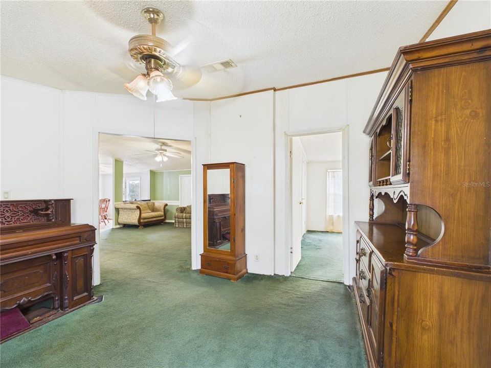 На продажу: $235,000 (3 спален, 2 ванн, 1836 Квадратных фут)