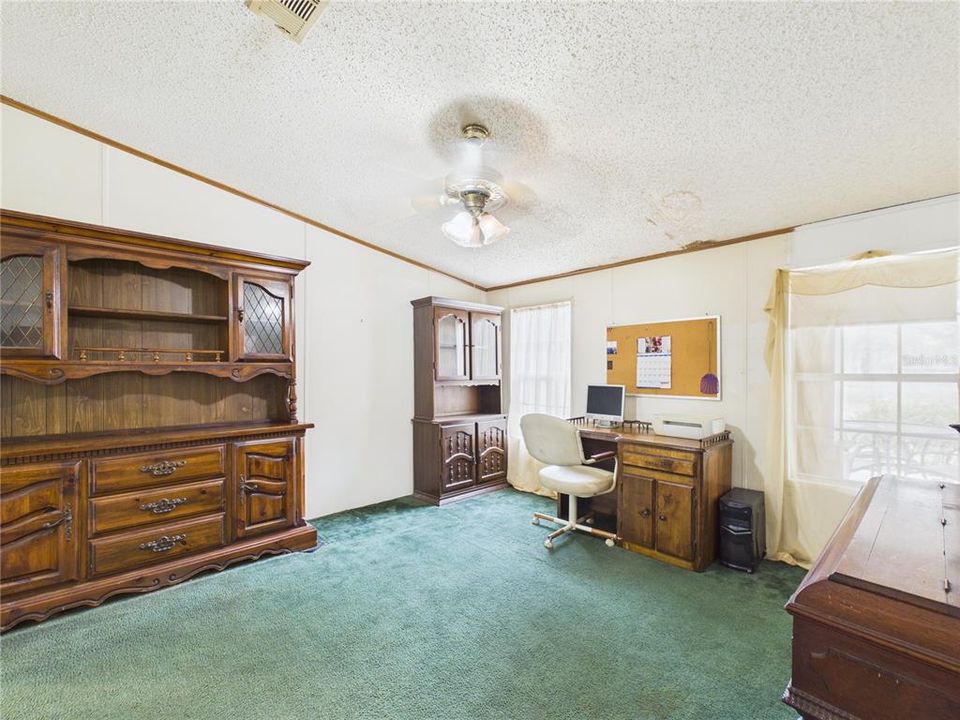 На продажу: $235,000 (3 спален, 2 ванн, 1836 Квадратных фут)